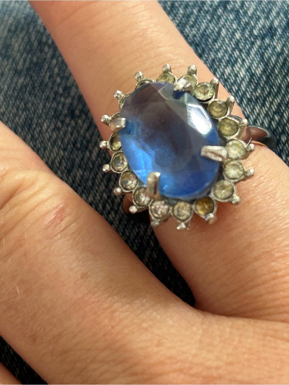 4/$100 Avon Blue Oval Cocktail Ring with Accent Stones